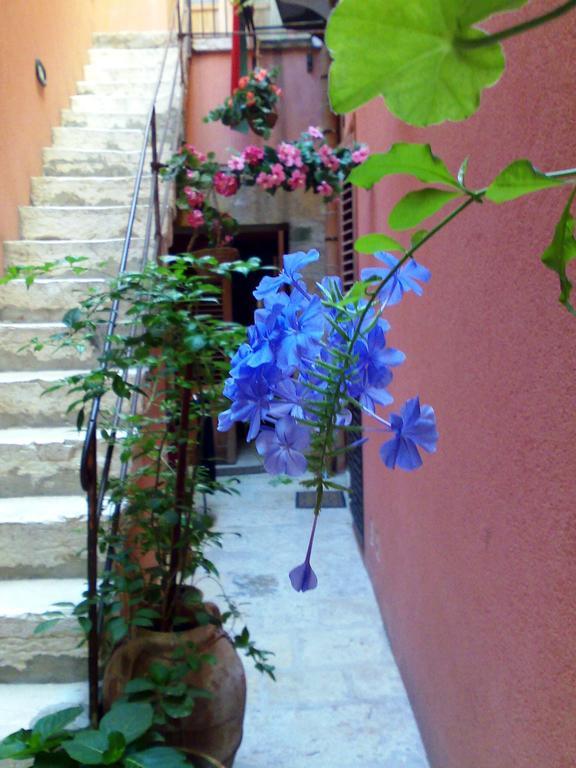 Il Cortile Fiorito Apartment Trapani Exterior foto