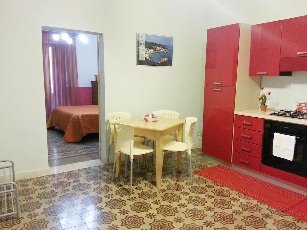 Il Cortile Fiorito Apartment Trapani Cameră foto