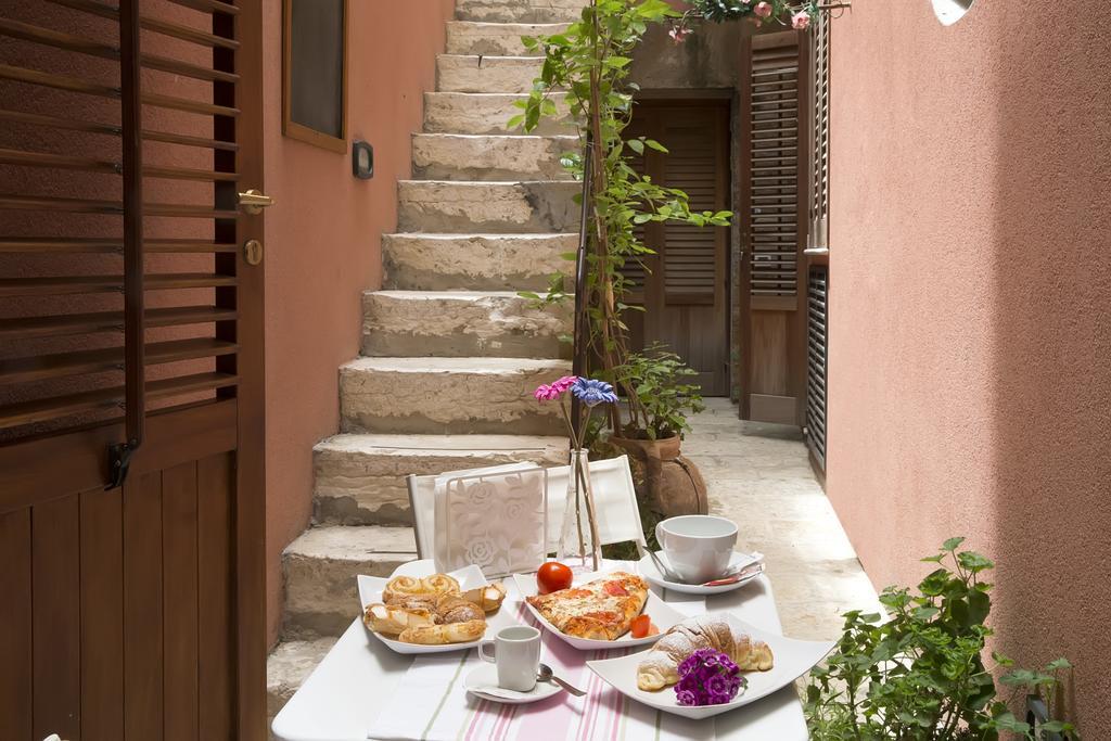 Il Cortile Fiorito Apartment Trapani Exterior foto