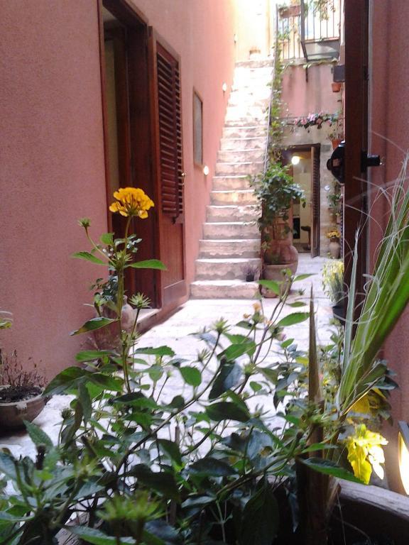 Il Cortile Fiorito Apartment Trapani Exterior foto